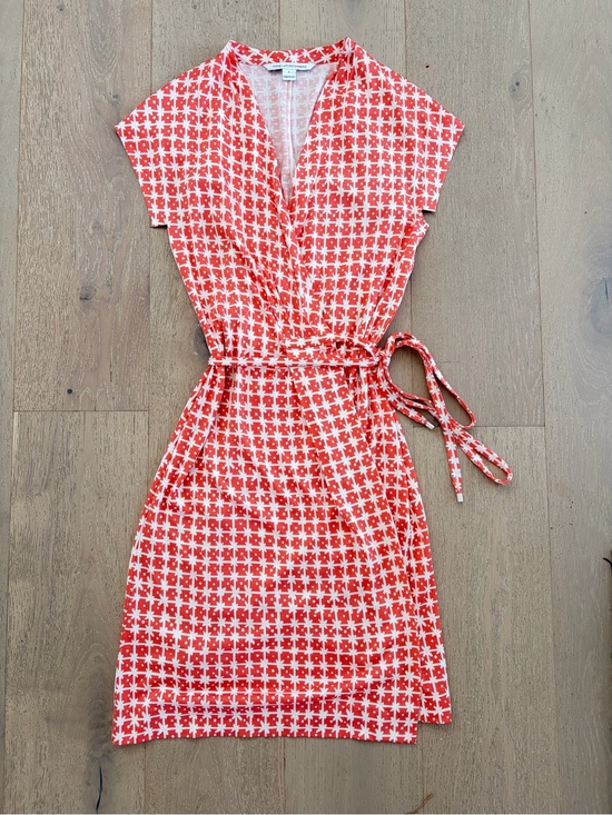 Diane Von Furstenberg Dresses & Skirts - Diane Von Furstenberg Red and White Printed Wrap Dress 100% Silk